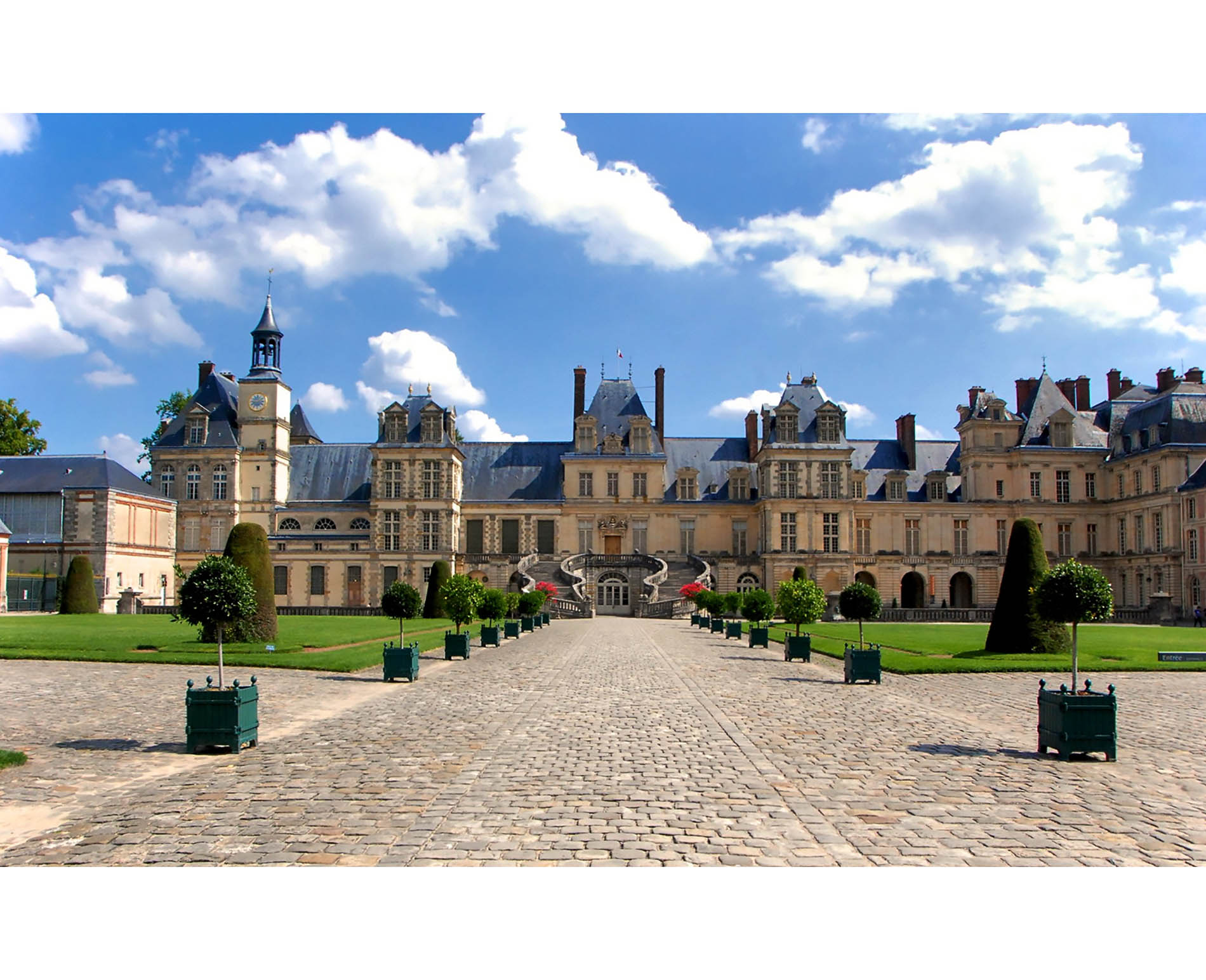 Fontainebleau With Chauffeur-driven Car Rental From Paris